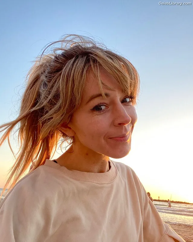 Lindsey Stirling photo 10 of 508