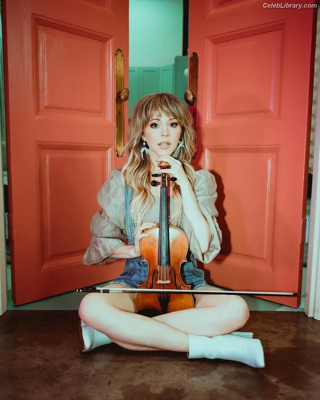 Lindsey Stirling photo 12 of 508