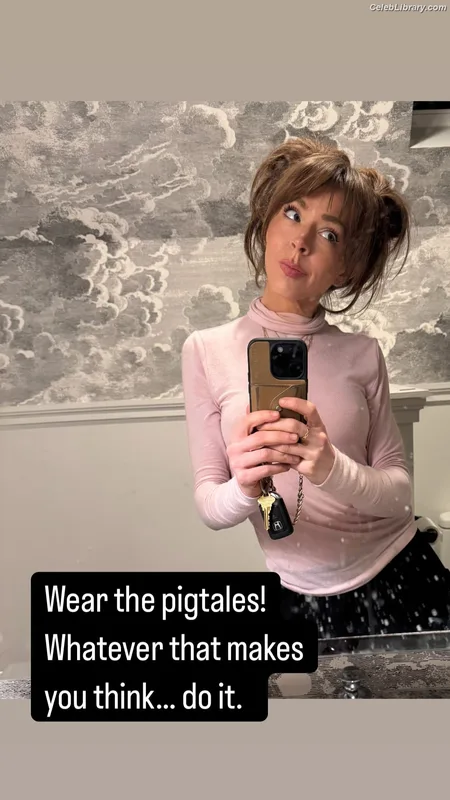 Lindsey Stirling photo 10 of 508