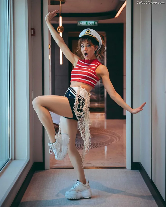 Lindsey Stirling photo 16 of 508