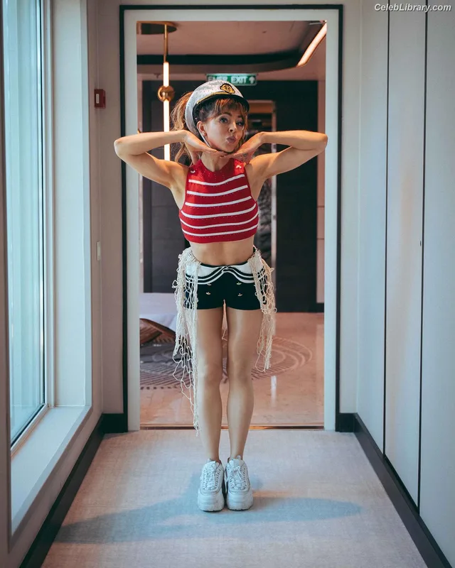 Lindsey Stirling photo 17 of 508