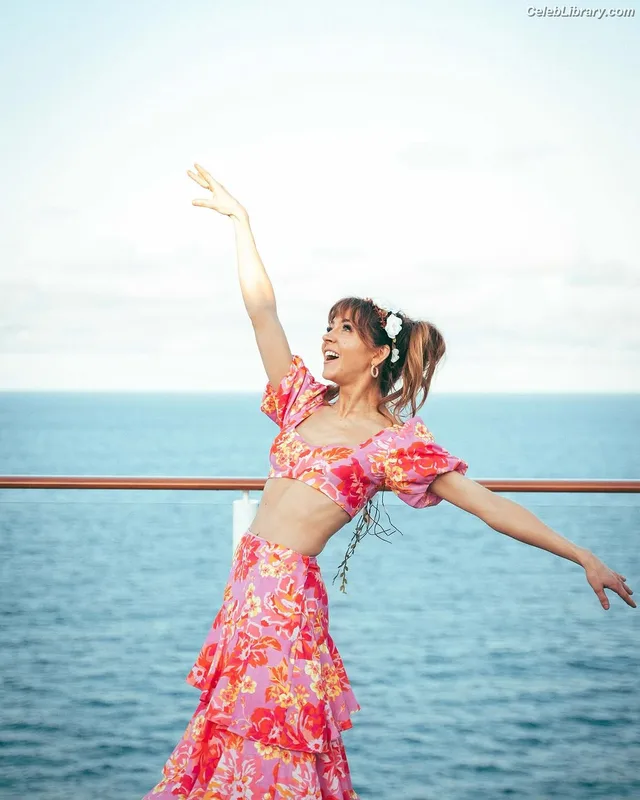 Lindsey Stirling photo 7 of 508