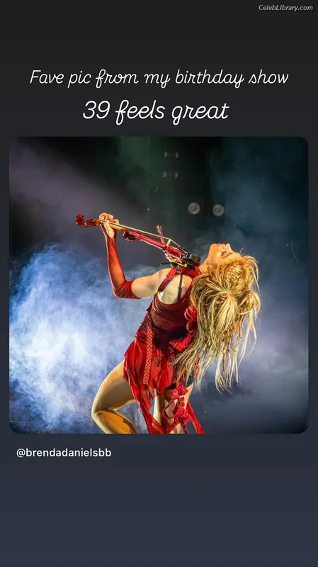 Lindsey Stirling photo 10 of 508