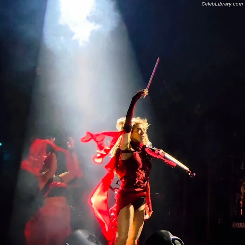 Lindsey Stirling photo 12 of 508