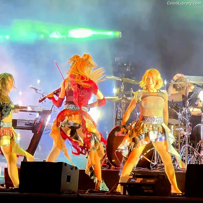 Lindsey Stirling photo 13 of 508