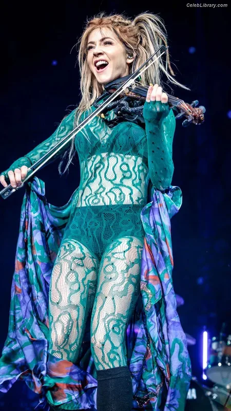 Lindsey Stirling photo 16 of 508