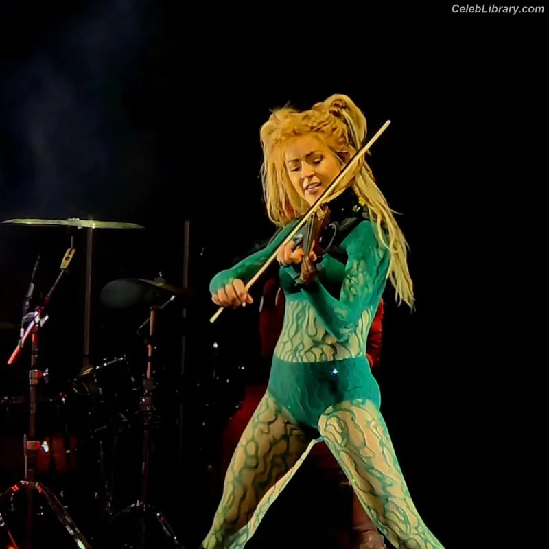 Lindsey Stirling photo 17 of 508