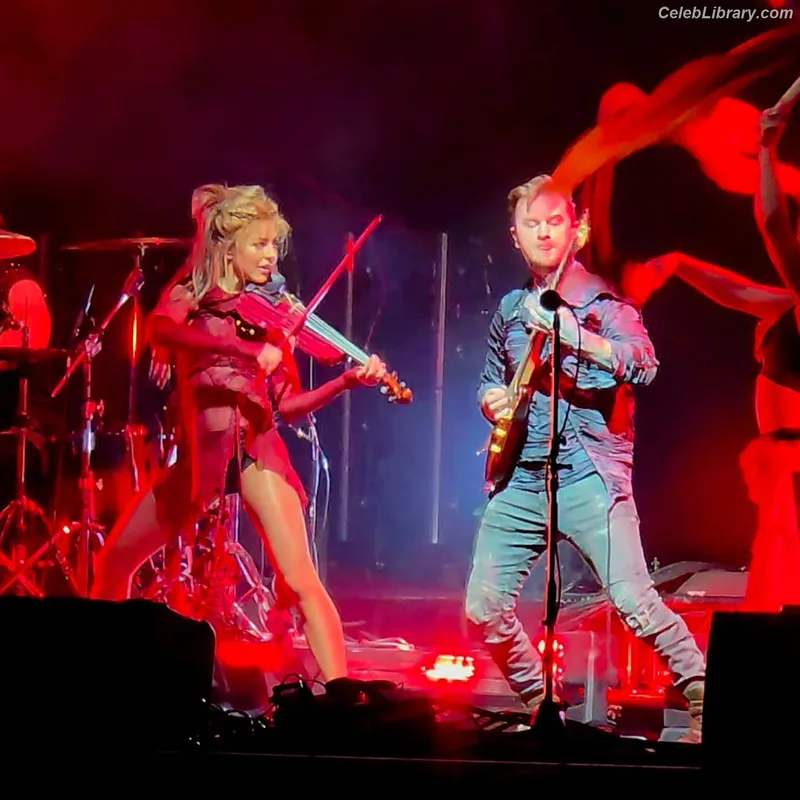 Lindsey Stirling photo 18 of 508