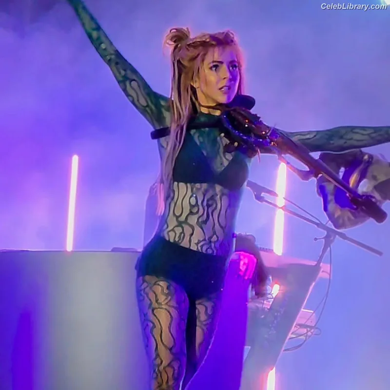 Lindsey Stirling photo 19 of 508