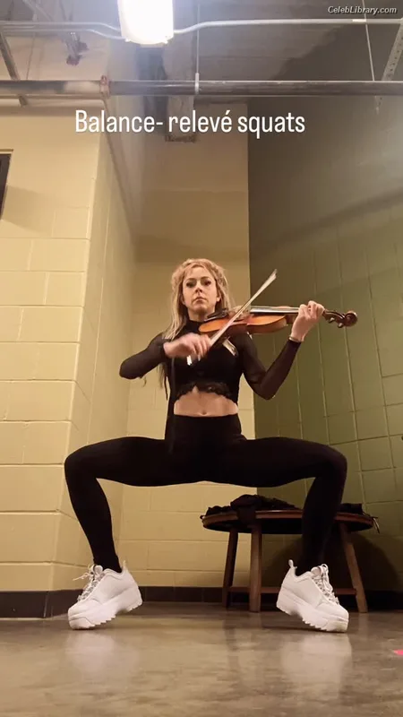 Lindsey Stirling photo 7 of 508