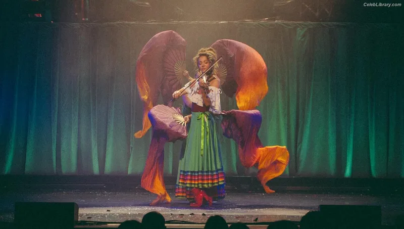 Lindsey Stirling photo 11 of 508