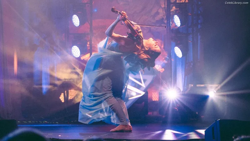 Lindsey Stirling photo 13 of 508