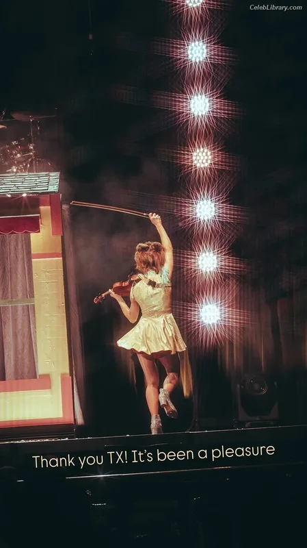 Lindsey Stirling photo 15 of 508