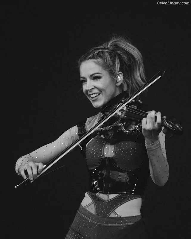 Lindsey Stirling photo 24 of 508