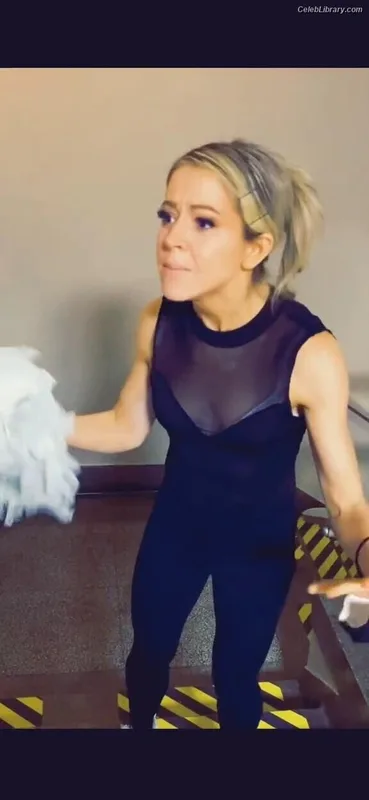 Lindsey Stirling photo 7 of 508
