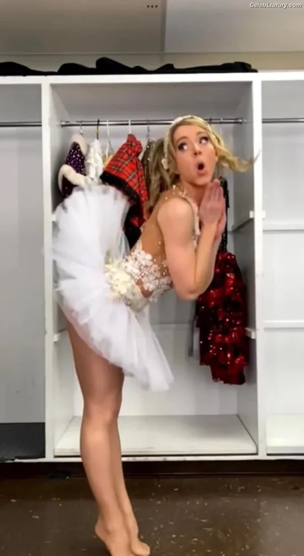 Lindsey Stirling photo 12 of 508