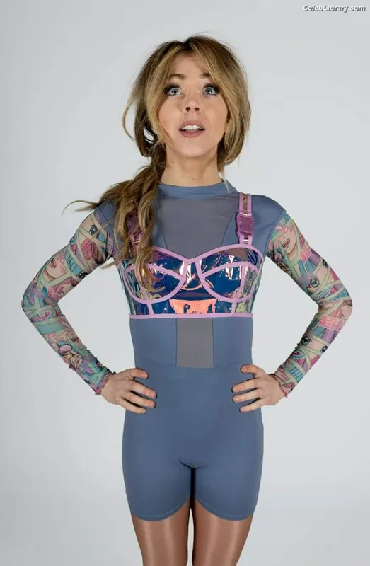 Lindsey Stirling photo 19 of 508