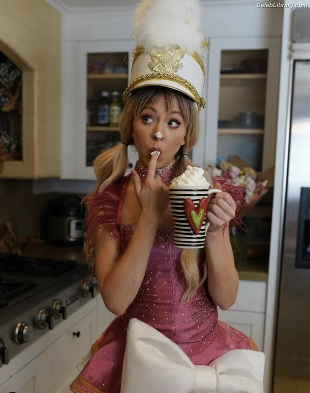 Lindsey Stirling photo 23 of 508