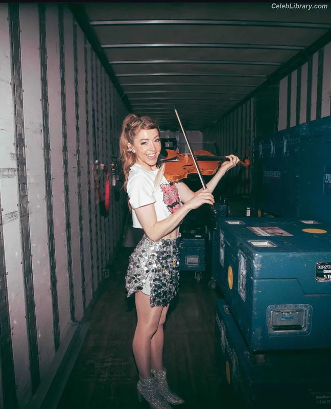 Lindsey Stirling photo 3 of 508