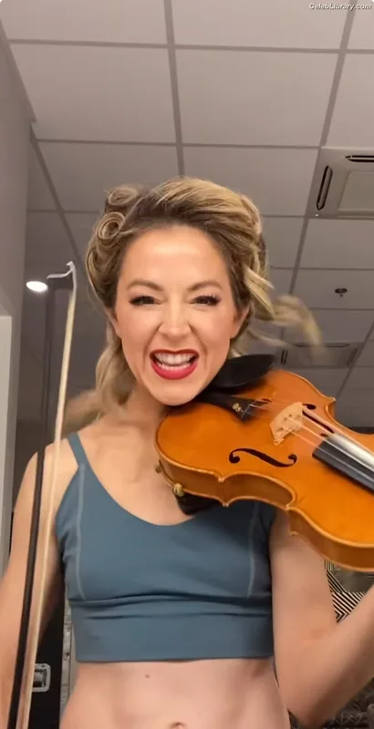 Lindsey Stirling photo 3 of 508