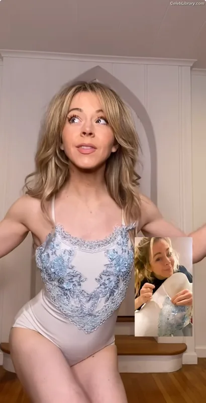 Lindsey Stirling photo 12 of 508