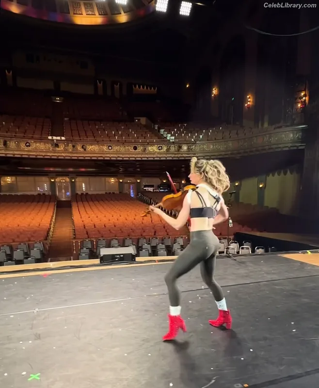 Lindsey Stirling photo 22 of 508