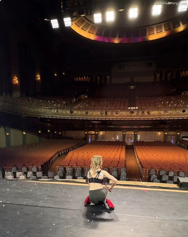 Lindsey Stirling photo 1 of 508