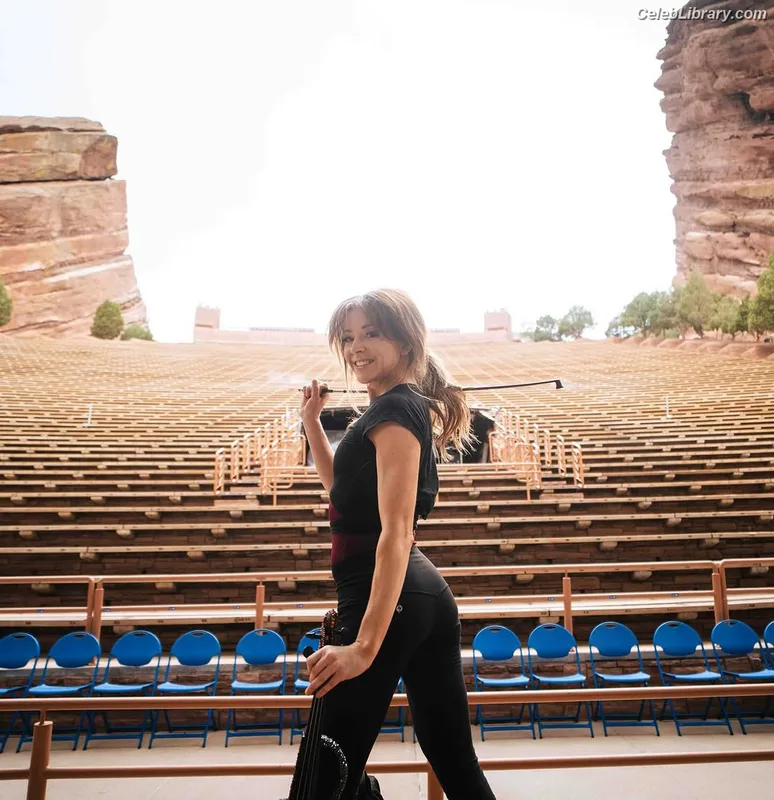 Lindsey Stirling photo 16 of 508