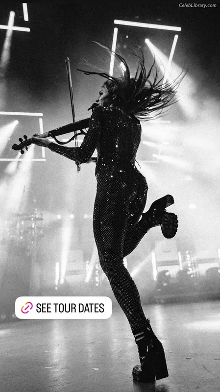 Lindsey Stirling photo 19 of 508