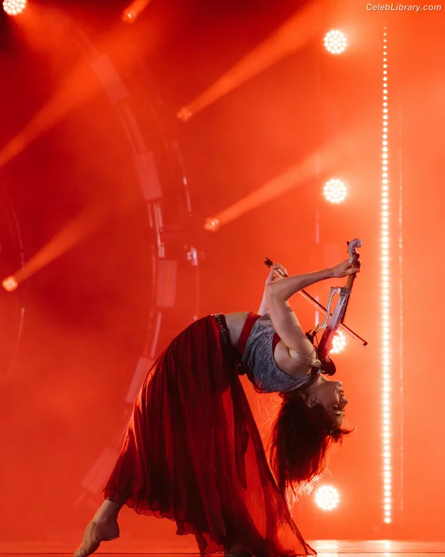 Lindsey Stirling photo 9 of 508