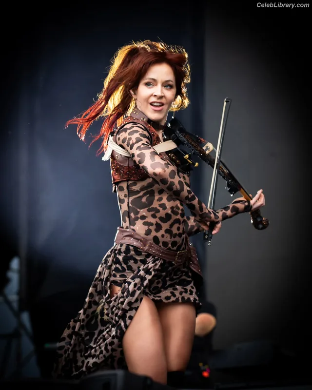 Lindsey Stirling photo 12 of 508