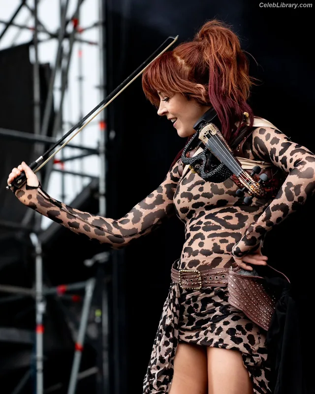 Lindsey Stirling photo 13 of 508