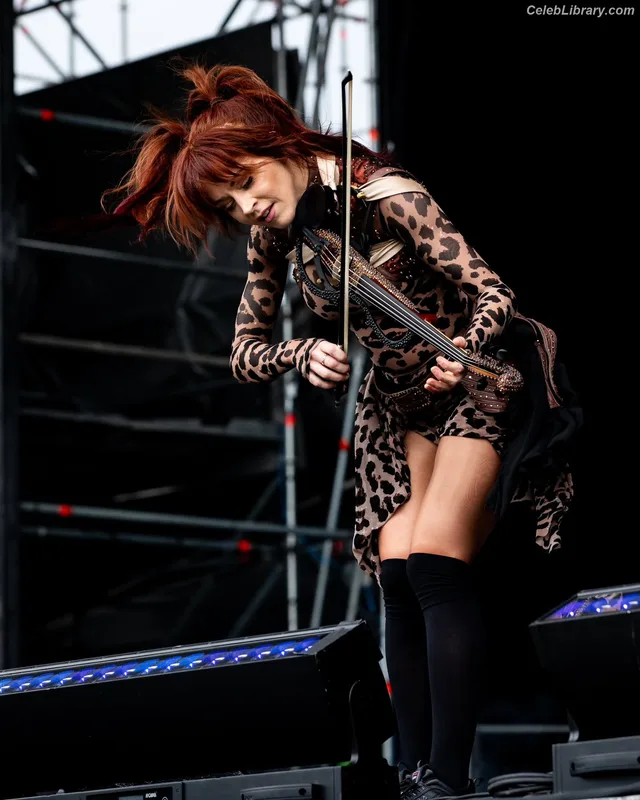 Lindsey Stirling photo 15 of 508