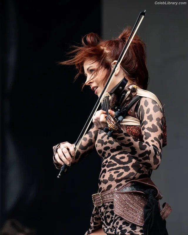 Lindsey Stirling photo 16 of 508