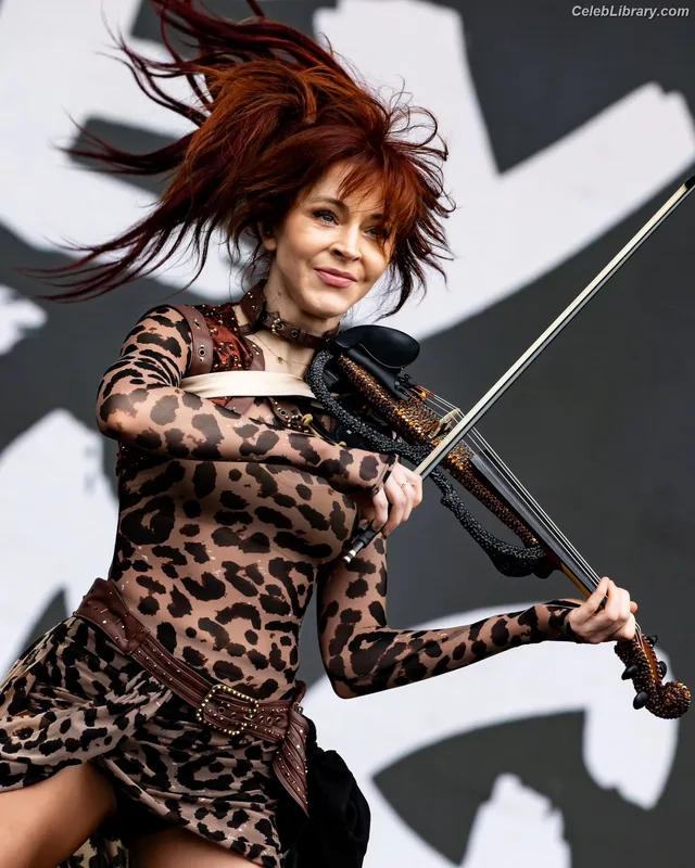 Lindsey Stirling photo 19 of 508
