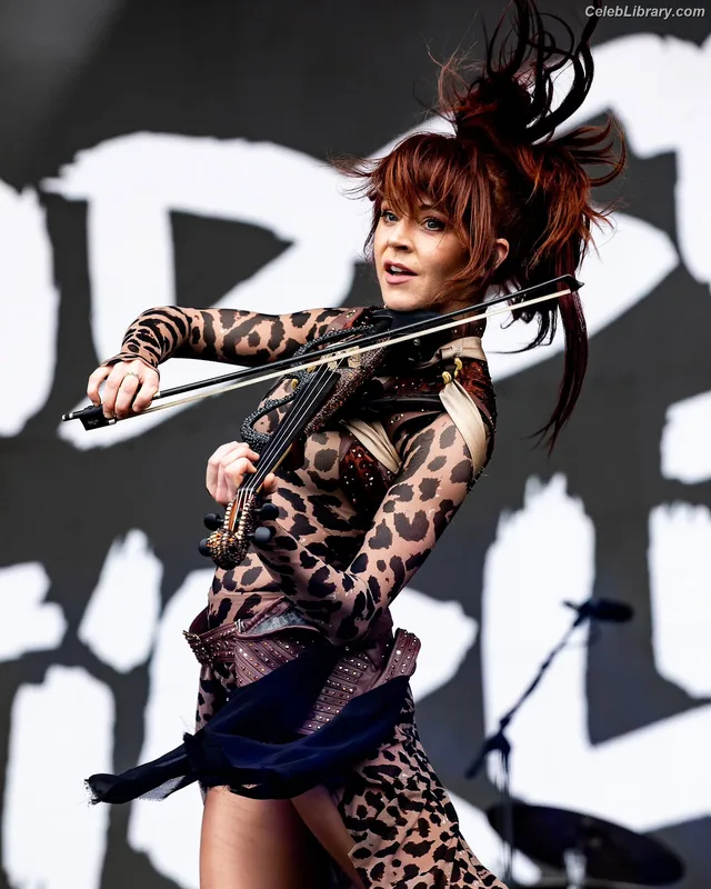 Lindsey Stirling photo 20 of 508