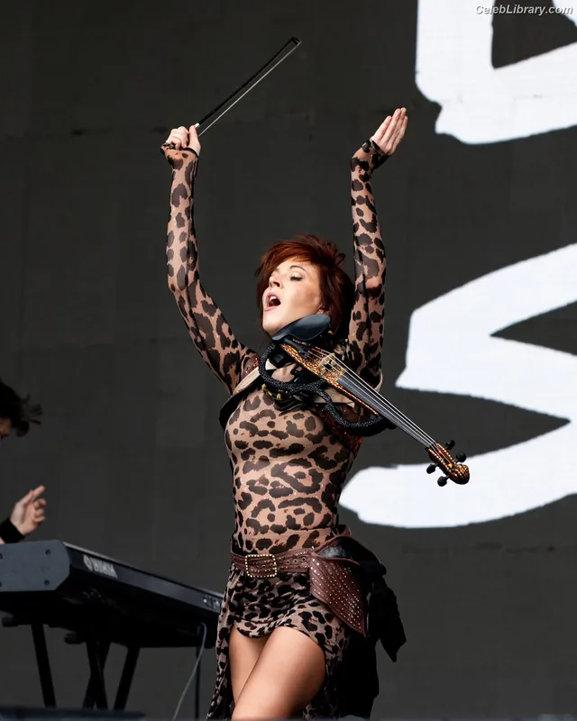 Lindsey Stirling photo 24 of 508