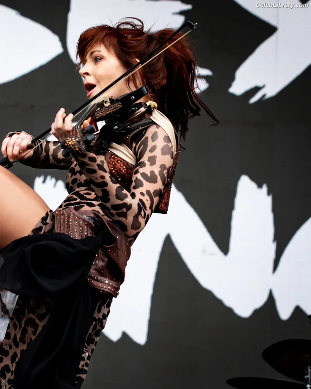 Lindsey Stirling photo 3 of 508