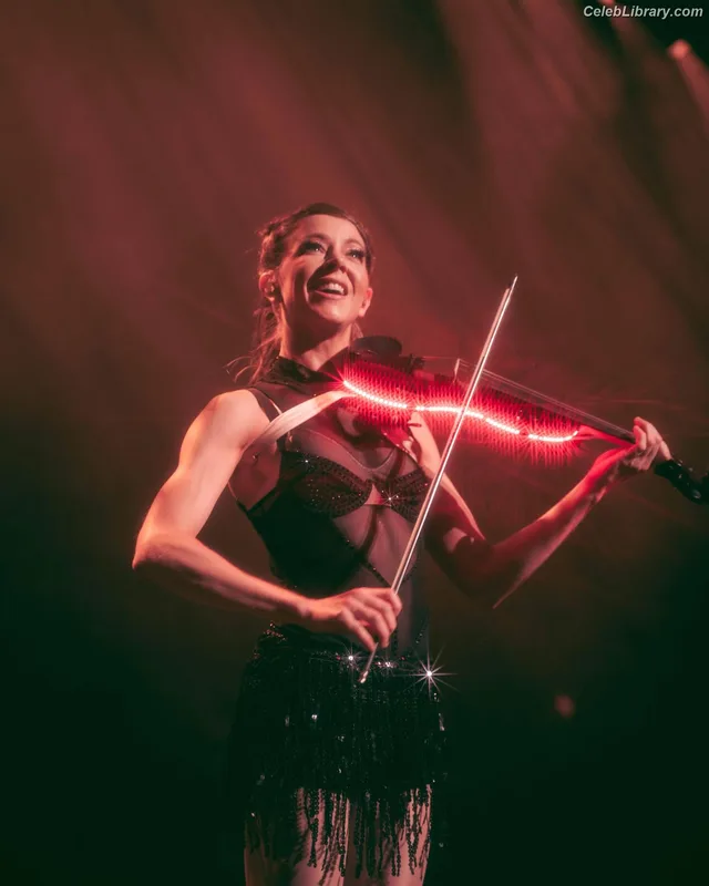 Lindsey Stirling photo 5 of 508