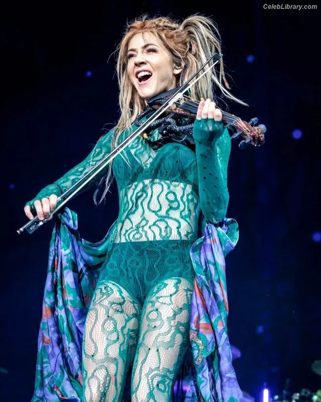 Lindsey Stirling photo 8 of 508