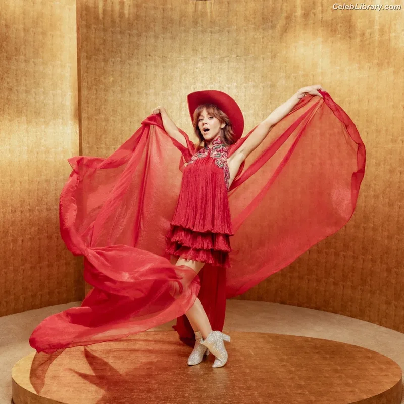 Lindsey Stirling photo 10 of 508