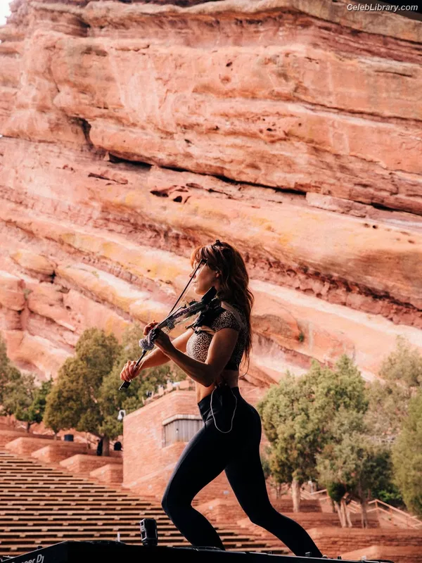 Lindsey Stirling photo 15 of 508