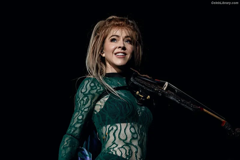 Lindsey Stirling photo 8 of 508