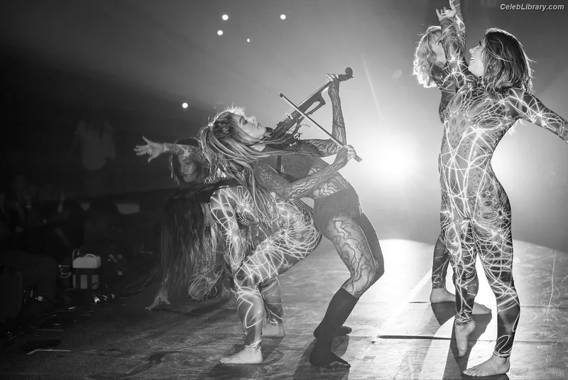 Lindsey Stirling photo 9 of 508