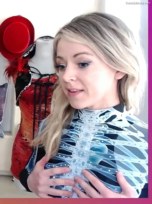 Lindsey Stirling photo 9 of 508