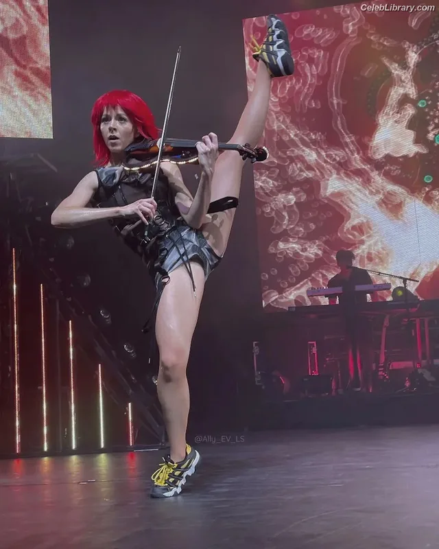 Lindsey Stirling photo 11 of 508