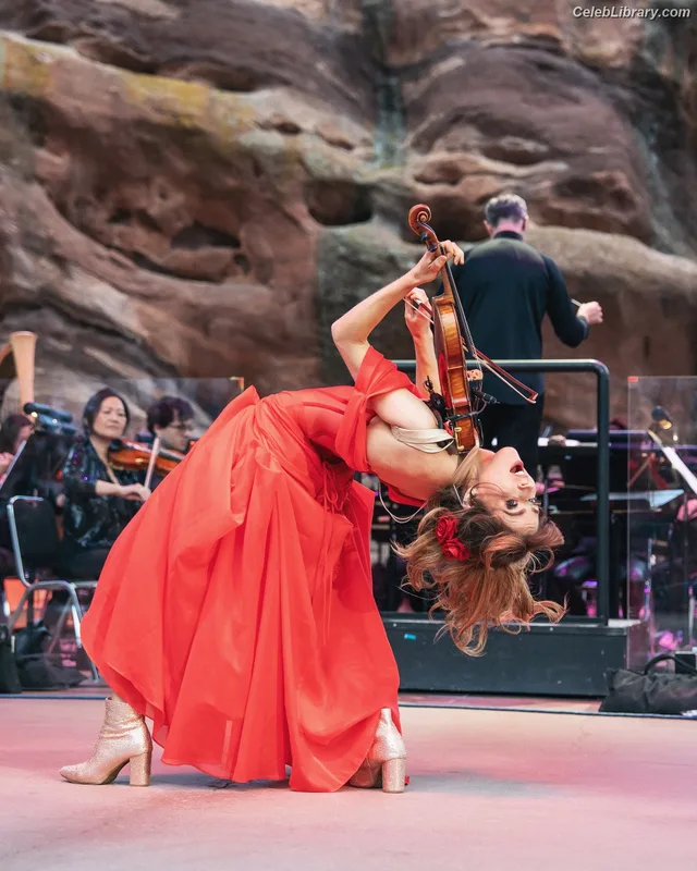 Lindsey Stirling photo 14 of 508