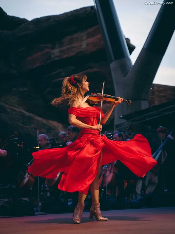 Lindsey Stirling photo 16 of 508