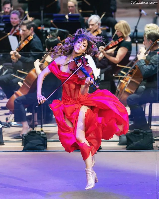 Lindsey Stirling photo 23 of 508