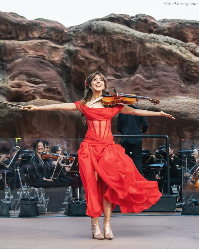 Lindsey Stirling photo 24 of 508